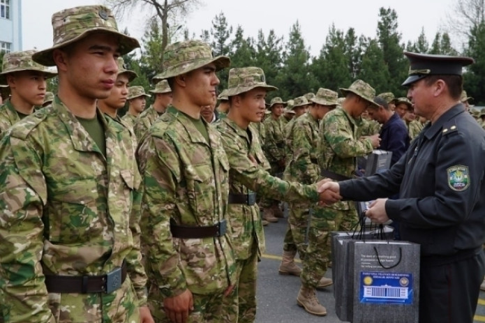 Taqdirlash porno oyinlar Boshning sezgirligi oshishi bilan jinsiy aloqa