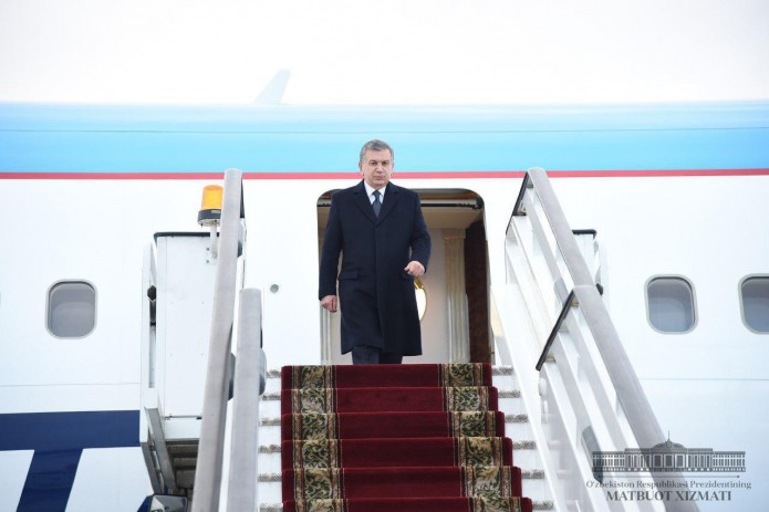Президент Шавкат Мирзиёев прибыл в Санкт-Петербург