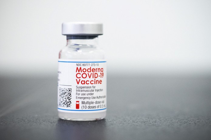 В американской вакцине Moderna нашли примеси из нержавеющей стали