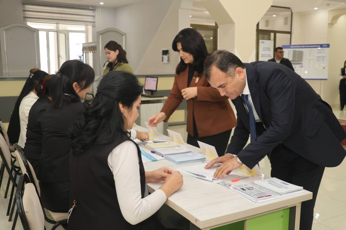 Qashqadaryo viloyati hokimi Murotjon Azimov oila a’zolari bilan saylovda qatnashdi