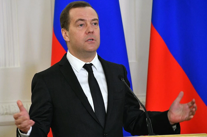 Дмитрий Медведев объявил об уходе правительства в отставку