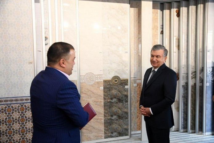 Mirziyoyev visits Orient ceramics in Chilanzar district