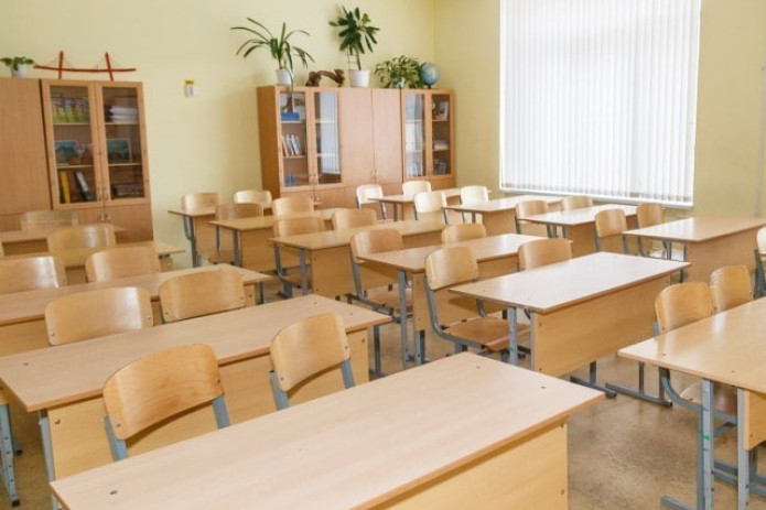 Farg‘onada o‘qituvchilarni navbatchilik qilishga majburlagan maktab direktori ishdan olindi