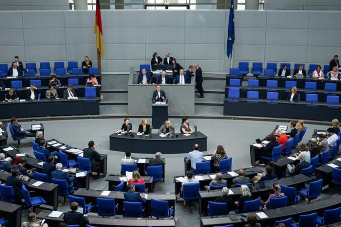 Bundestag migratsiya siyosatini kuchaytirish choralarini muhokama qildi