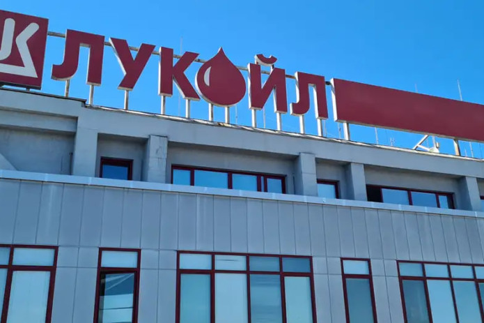 Yevropada Rossiya neftini qayta ishlovchi ikkita neftni qayta ishlash zavodi yonib ketdi