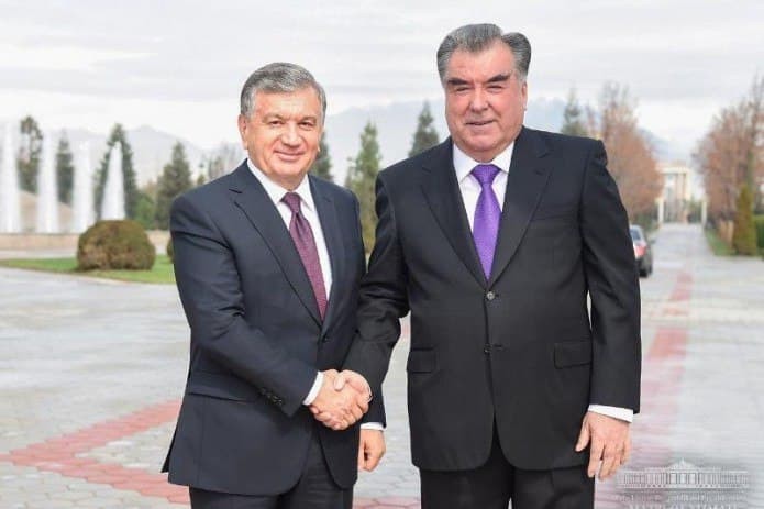 Президент Таджикистана поздравил Шавката Мирзиёева с победой на выборах