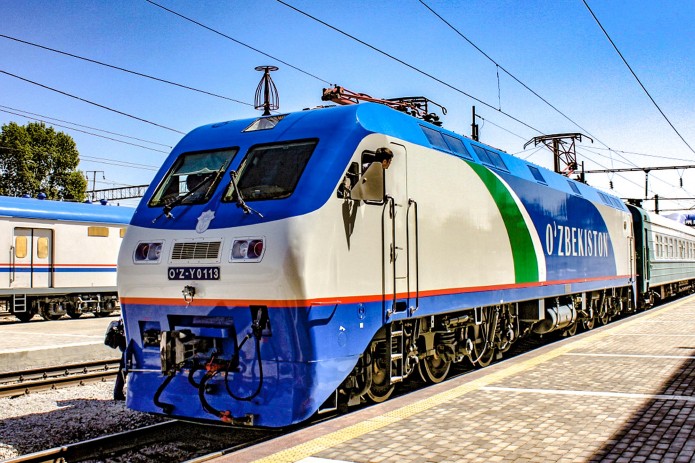 Поезд Ташкент-Андижан простоял больше часа в дороге