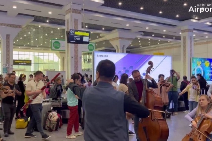 Впервые в аэропорту Ташкента прошел оперный флешмоб.