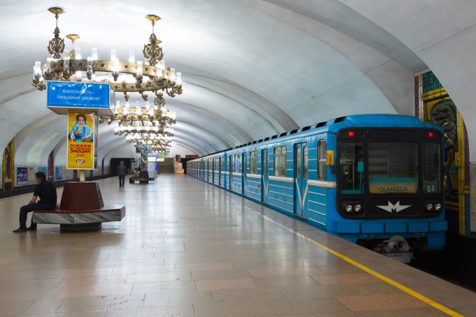Пассажиров Ташкентского метро экстренно высадили на одной из станций