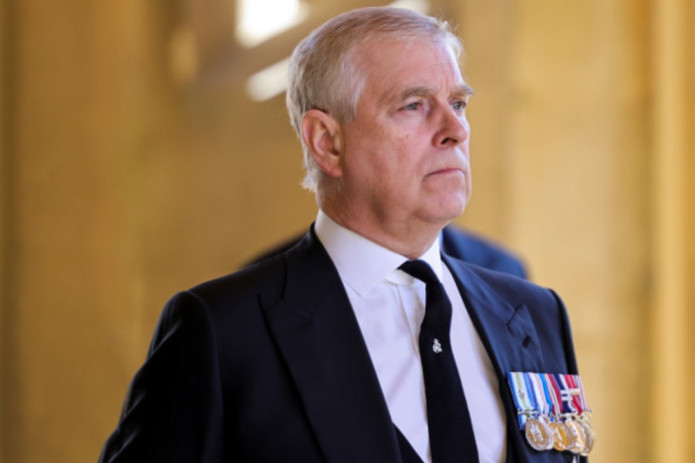 Buyuk Britaniya sobiq shazodasi Endryu zo‘ravonlik va lavozimini suiisteʼmol qilishda gumonlanib hibsga olindi — BBC