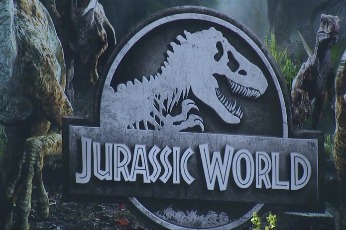 Выставка динозавров из фильма "Мир юрского периода" проходит во Франции