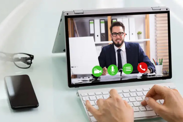 Putin Rossiyada xorijiy dasturiy ta'minotni "bo'g'ish" yo'llarini topishni buyurdi