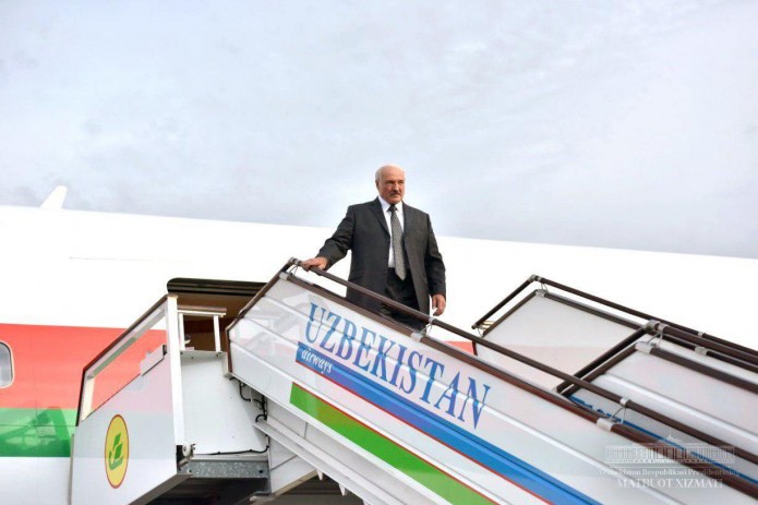 Президент Беларуси Александр Лукашенко прибыл в Узбекистан