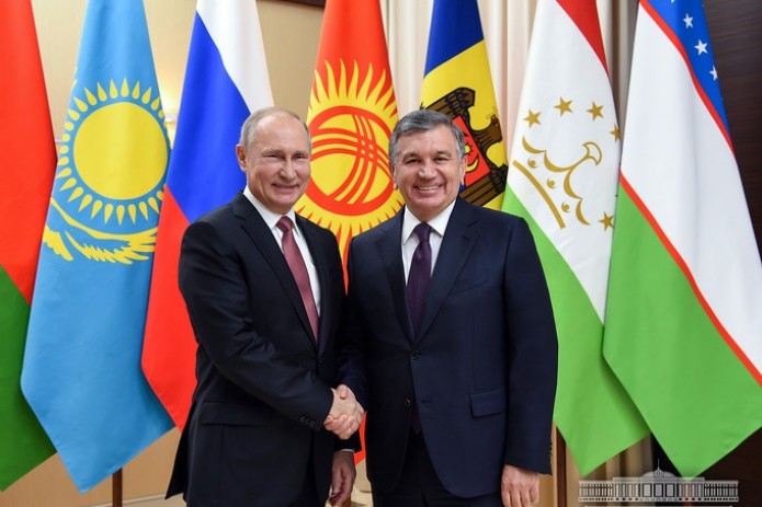 Shavkat Mirziyoyev congratulates Vladimir Putin on Russia Day