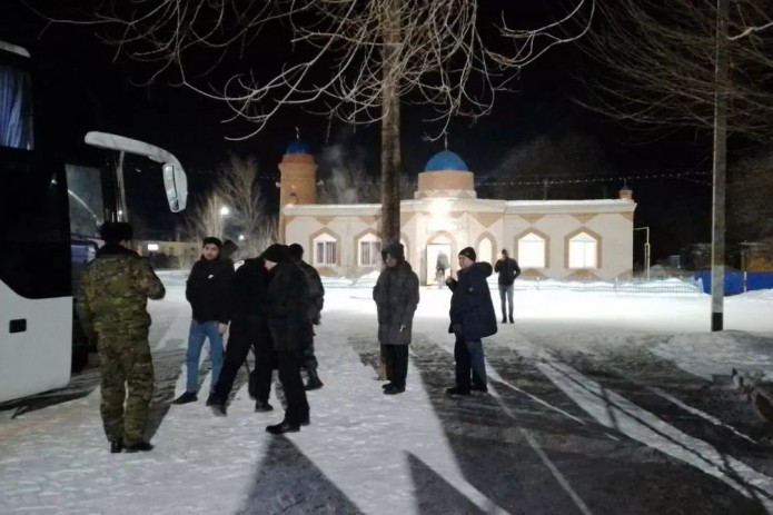 Qozog‘istonda ichida 31 nafar o‘zbekistonlik yo‘lovchilar bo‘lgan avtobus buzilib qoldi
