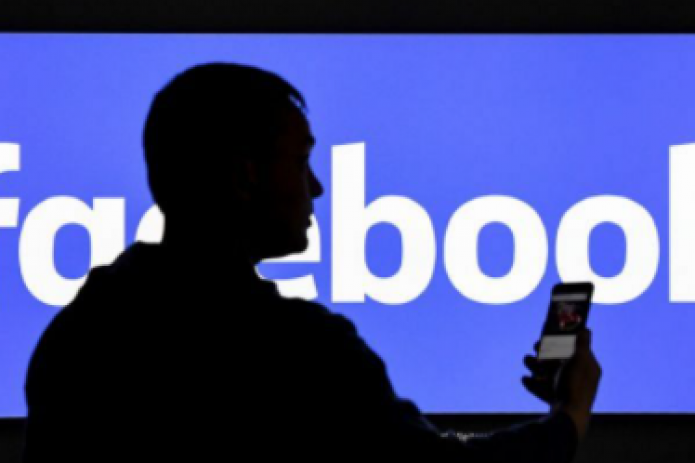 Facebook обвиняют в шпионаже за пользователями через камеру смартфона
