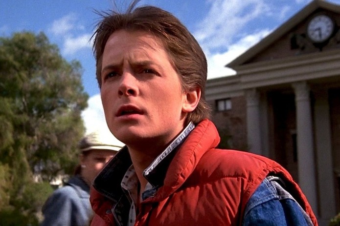 “Kelajakka qaytib” filmidagi McFly 60 yoshni qarshiladi