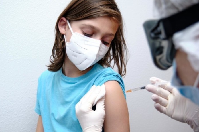 В Узбекистане будут добровольно вакцинировать детей от COVID-19 с 12 лет