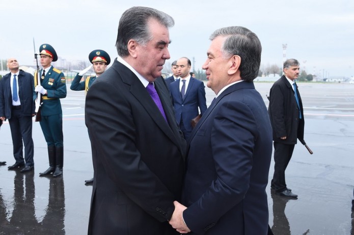 Shavkat Mirziyoyev Tojikiston prezidenti bilan telefon orqali muloqot qildi