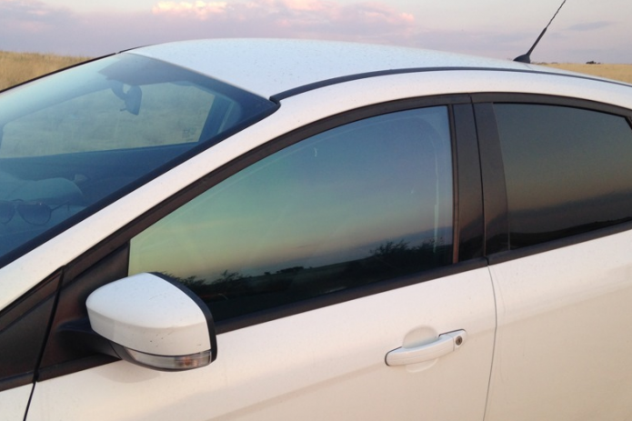 Orqa yon oynani tonirovka qilish narxi arzonlashtirildi