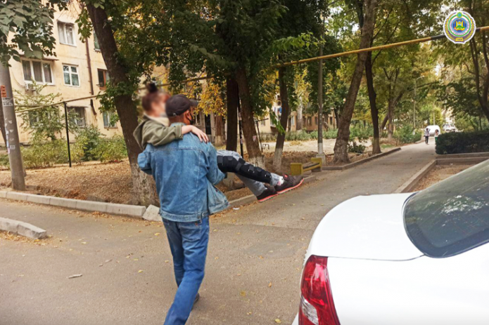 В Ташкенте женщина убирала квартиру под воздействием алкоголя и упала из окна