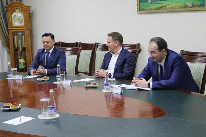 Главе Мининфоком представили нового генерального директора Beeline Uzbekistan
