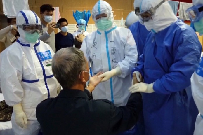 Число заразившихся коронавирусом в Китае превысило 77 тысяч
