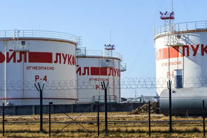 Lukoil AQSh sanksiyalari tufayli xalqaro aktivlarini sotmoqda