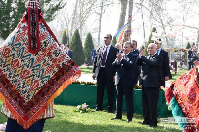 Президент Шавкат Мирзиёев принял участие в праздничных мероприятиях
