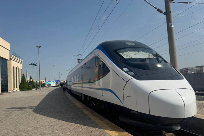 Toshkent—Andijon yo‘nalishidagi amaldagi poyezd tarkibi yangi elektropoyezdga almashtirildi
