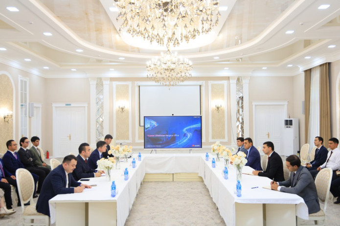 Farg‘onada Huawei kompaniyasining yagona rasmiy filiali ishga tushdi