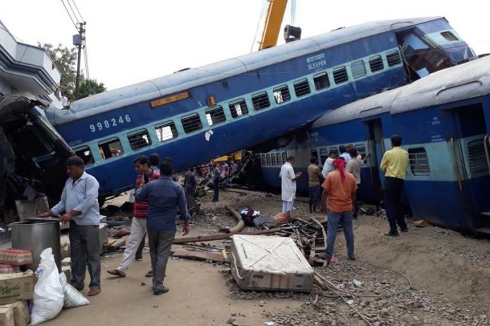 В Индии поезд сошел с рельсов: 70  пострадавших
