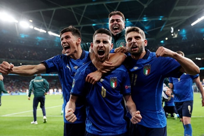Скуадра остановила фурию. Италия стала первым финалистом ЕВРО-2020