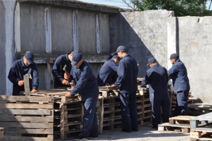 Kichkina qizlar bilan jinsiy aloqa qiladigan fohishalar