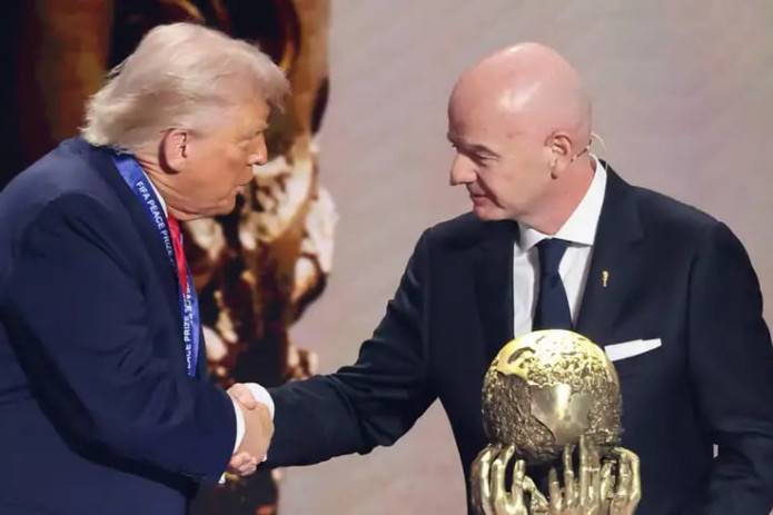 Trampga FIFAning yangi tinchlik mukofoti topshirildi