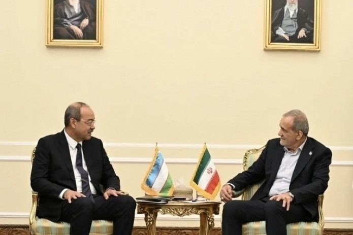 Eron prezidenti Mas’ud Pezeshkiyon va O‘zbekiston Bosh vaziri Abdulla Aripov uchrashdi