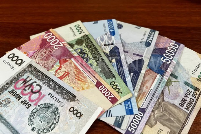 Anal jinsiy aloqa haqida batafsil video Er xotini bilan jinsiy aloqani kameraga suratga oldi.