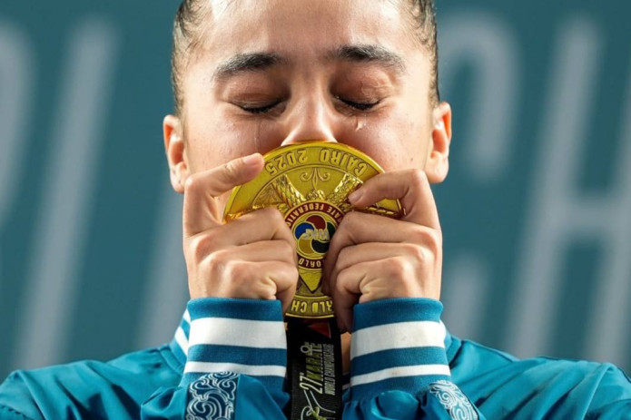 O‘zbekiston tarixida ilk bor ayol karatechi jahon chempioniga aylandi