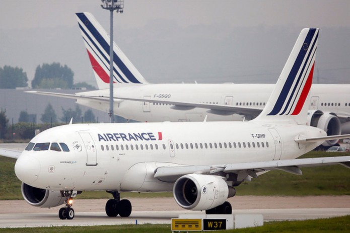 Air France employees reject salary package, CEO resigns