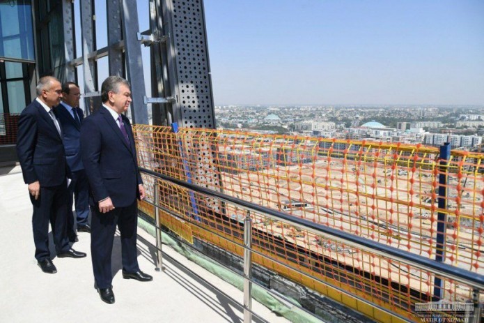 President Shavkat Mirziyoyev visits construction site of Tashkent City