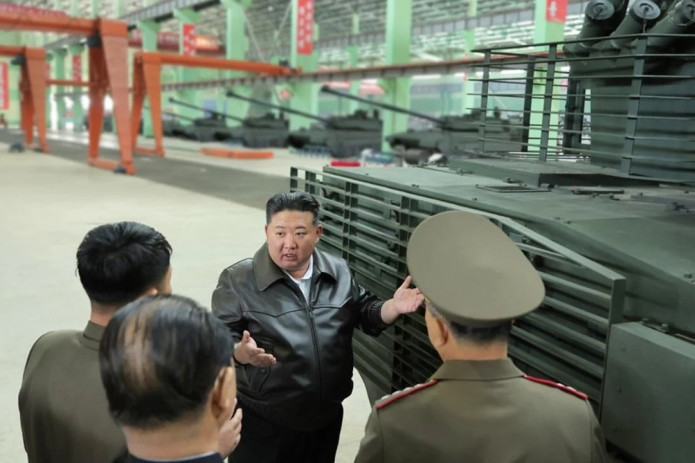 Kim Chen In Shimoliy Koreya tanklarini yangilash zarurligini ma’lum qildi
