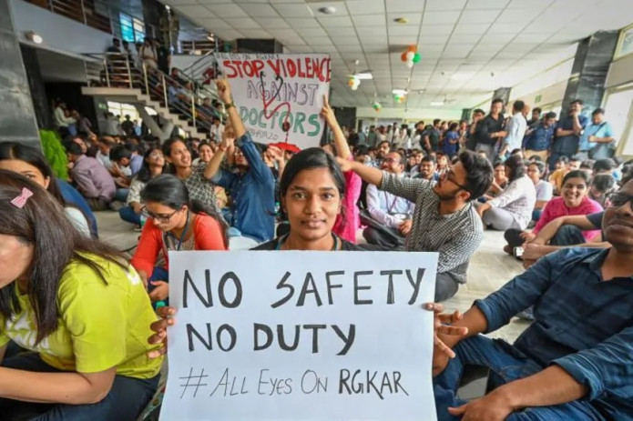 Hindistonda namoyishlar: shifokorlar hukumatdan xavfsizlikni taʼminlab berishni talab qilmoqda