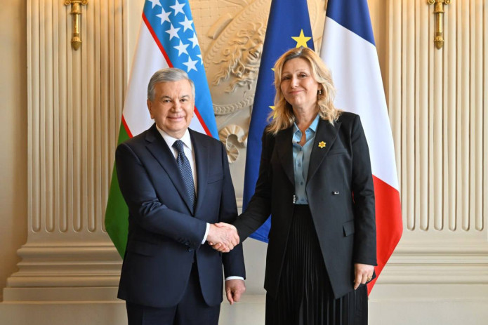 Shavkat Mirziyoyev Parijdagi Burbon saroyida Fransiya Milliy majlisi Raisi Yael Braun-Pive bilan uchrashuv o‘tkazdi