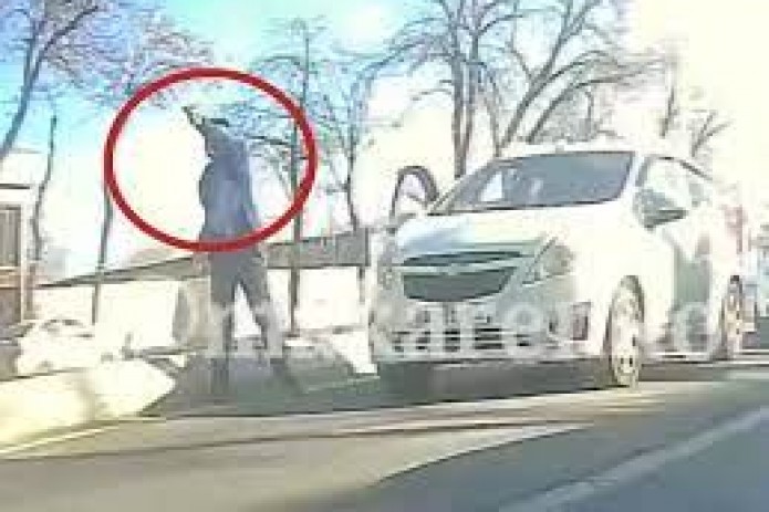 Toshkentda xotinini rashk qilgan erkak tanishining mashinasiga o‘q uzdi. Shahar IIBB izoh berdi