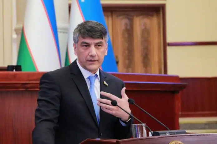 Alisher Qodirov: Qonunchiligimizda sovet mafkurasi, davri va ramzlarini targ'ib qilish taqiqlanishi lozim