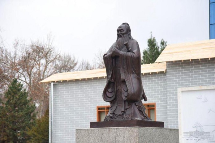 В Самарканде установили памятник китайскому мыслителю Конфуцию