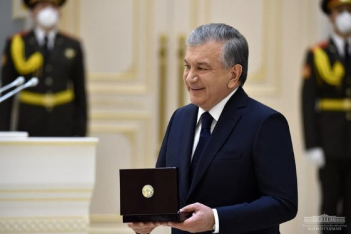 Shavkat Mirziyoyev bir guruh soha vakillarini  "Faol tadbirkor" ko‘krak nishoni bilan taqdirladi