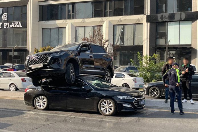 Toshkentda “Chery” avtomashinasi “Malibu” ustiga chiqib ketdi