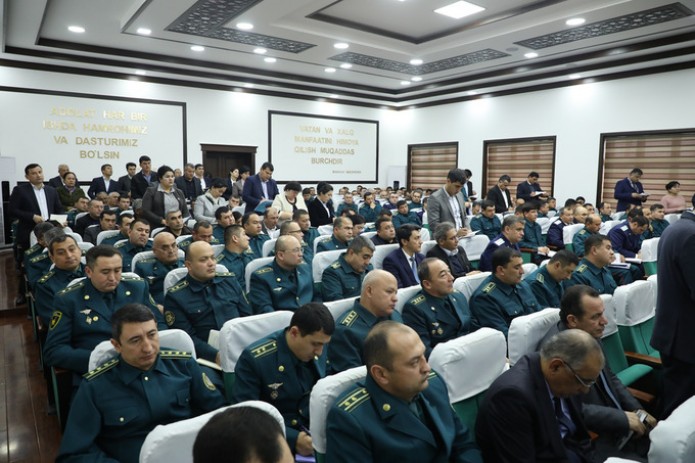 Глава МВД уволил ряд сотрудников в Бухарской области