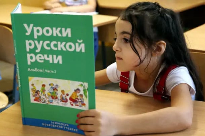 Rossiya maktablarida o‘qish uchun imtihondan o‘tolmagan migrant bolalarni vataniga qaytarib yuborish taklif qilindi